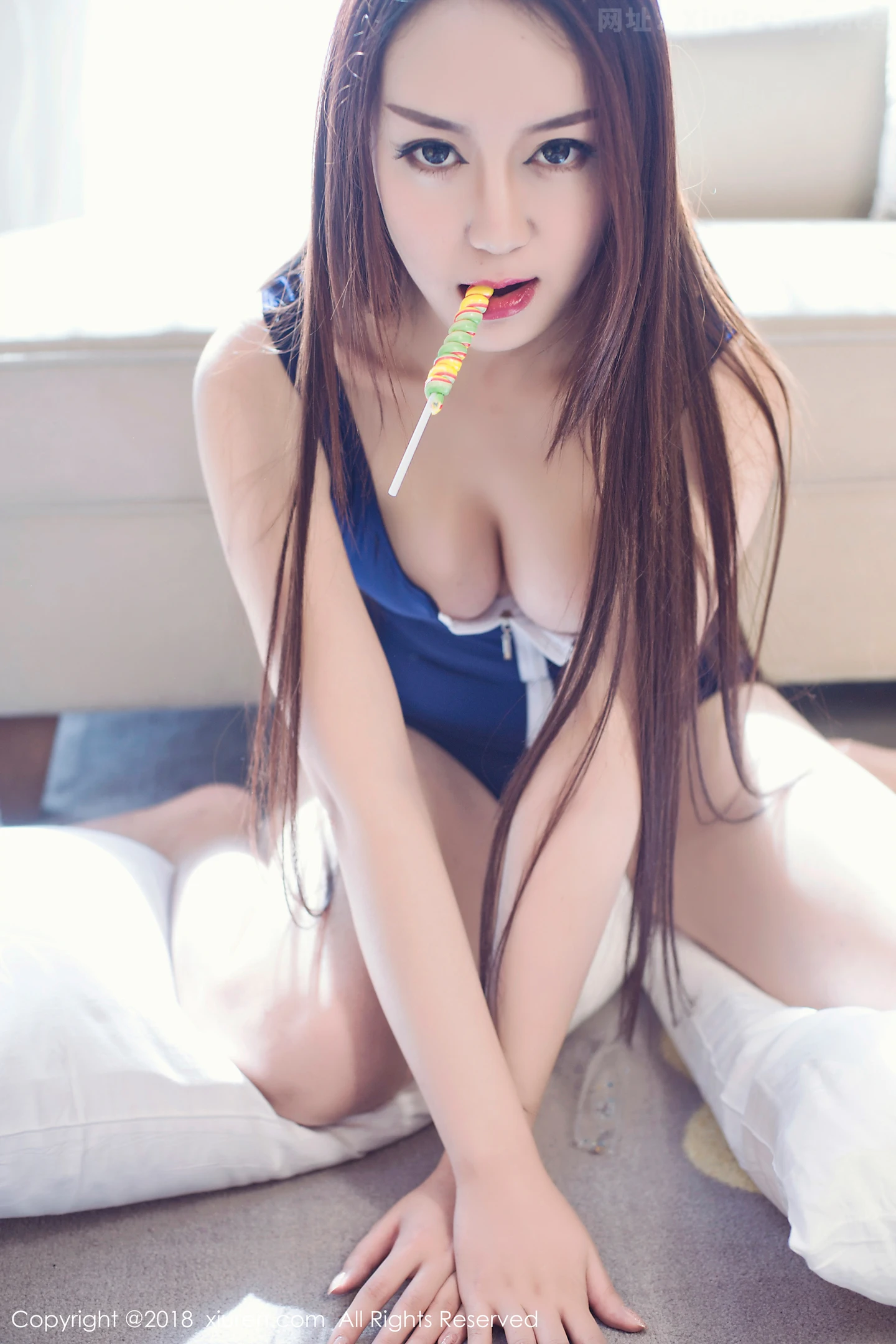 图片[2]-[XiuRen秀人网]VOL.904 朝鲜嫩模高冷猫步蓝色开胸连体衣半露豪乳撩人诱惑写真64P-秀人网官方网站